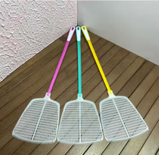 HEMEI K-3523 Cooked plastic fly swatter Long handle manual fly swatter color random