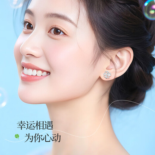 Lao Fengxiang platinum four-petal flower earrings for women platinum light luxury earrings priced wedding anniversary gift for girlfriend and wife platinum four-petal flower hollow ear hook