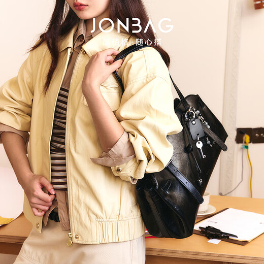 简·佰格（JONBAG）油皱公文包单肩斜挎手提通勤女包2025新款包包轻奢大容量波士顿包 黑色油蜡+银河好运挂饰