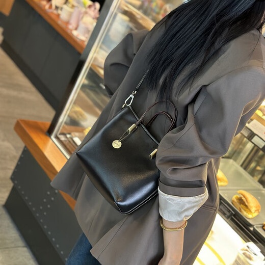 Sac de luxe de tout le sac de luxe en cuir authentique pour chaton de la mode pour femmes sac à main rétro sac à main à une épaule sac à bobe à corps à une épaule.