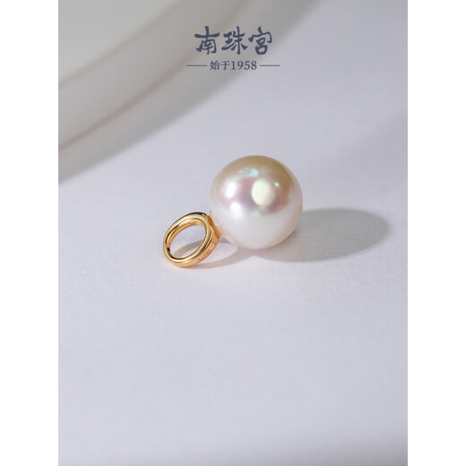 Chinese Valentine's Day gift for girlfriend, an artistic young woman, 18K gold freshwater pearl pendant, single white round natural 18K gold 10-11mm