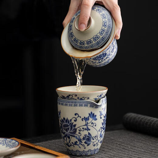 
Sanqihuru kiln tea set 2024 new household tea brewing device light luxury kung fu tea cup cover bowl gift box 9272 Ru kiln teapot + cover bowl Jiangshan---Gift box