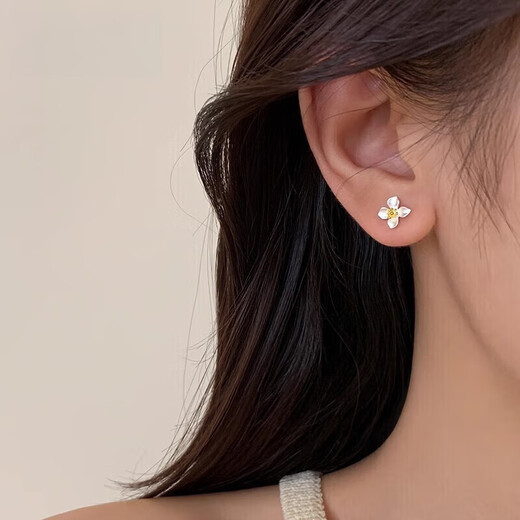 Chow Tai Fook s999 pure silver gardenia earrings for women sterling silver earrings Chinese Valentine's Day niche female birthday gift best friend earrings seven pure silver simple four-leaf clover earrings brand gift box