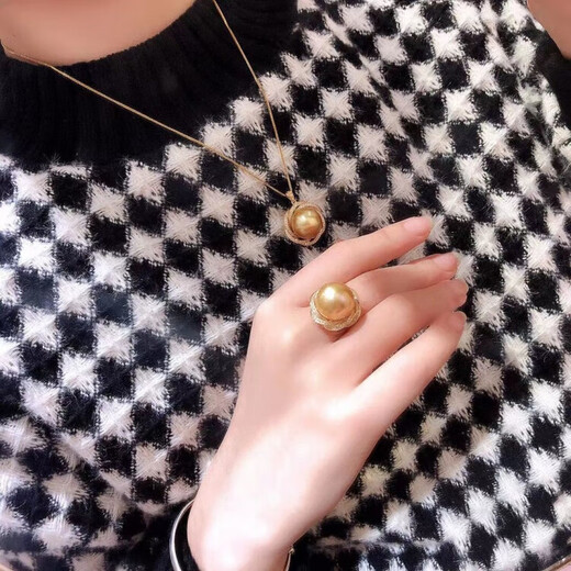 Eternal Leaf Seawater Pearl Pendant 18K Gold South Sea Gold Perfect Round Strong Light Rich Gold Necklace Ring Silver Plated K Gold Set Gold Three-piece Set