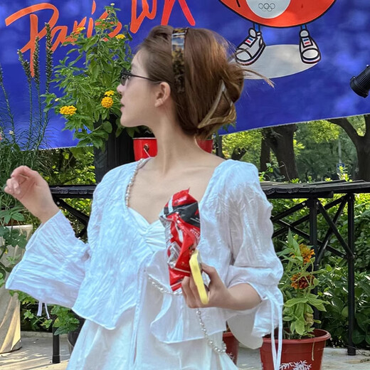 Tang Funi and Zhao Lusi's same style triangle gripper for women, high-end high ponytail hairpin for the back of the head, new temperament shark clip, Ruth's same caramel color hairpin, about 11.5cm