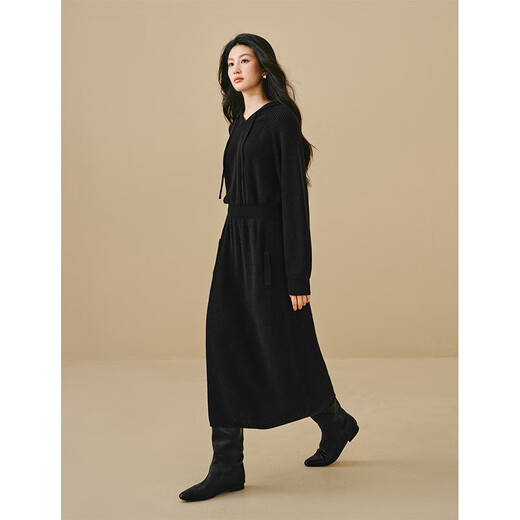 Vestido de punto de cintura con capucha informal Inman 2025 Invierno NUEVO VERSATILE VERSATILE SLIM Y ENCENDIDO NEGRO NEGRA SLAVE