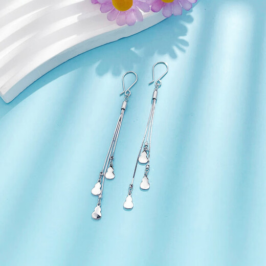 Lao Fengxiang platinum earrings, tassel gourd earrings, gifts for girlfriend, platinum jewelry, white gold, about 4.40g