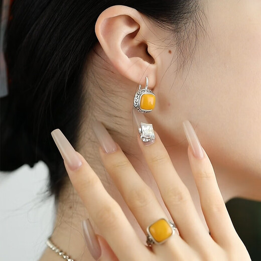 Fat Donglai same style beeswax earrings silver retro new Chinese style chicken fat yellow square sugar cube ears sugar cube earrings