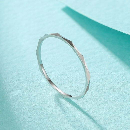 Chinese Valentine's Day Gift Box Liuguifu Platinum Ring Women's PT950 Platinum Geometric Circle Smooth Stacked Ring Diamond Ring 0.50g Diamond Ring No. 14