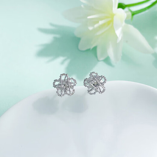 CHINA GOLD platinum earrings with peach blossom wire as a birthday gift, about 2g