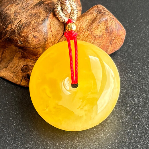 Yuzhi 1 item 1 certificate 1 shot natural raw ore Russian material chicken fat yellow beeswax safety buckle pendant for men and women 4.93g G5529 rare collection about 24*12 mm