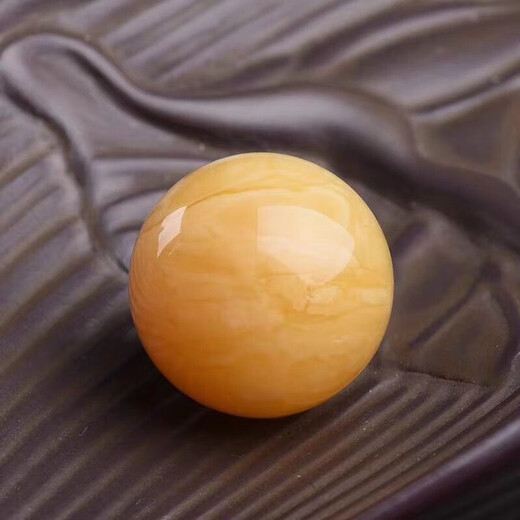 Fat Donglai's same style beeswax single bead Russian material white flower monster pattern round beads chicken oil yellow floating flower hand string beads cultural toy 10mm1 piece