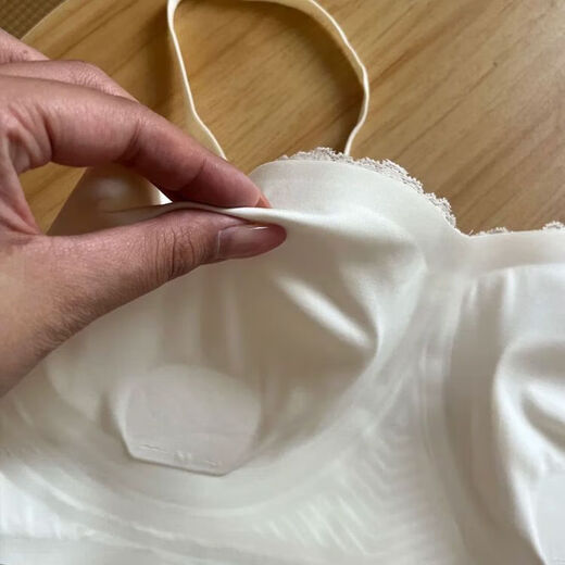 Seamless lace underwear for women, thin, large breasts, small breasts, tube top, suspender straps, no rims, nude feel, anti-exposure bra, milky white (single piece) M (34/75ABC)