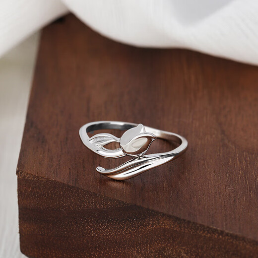 Lao Fengxiang S925 Silver Tulip Ring Girls Birthday Gift Girls Silver Jewelry S925 Silver Tulip Ring XXF + Certificate + Brand Gift Box