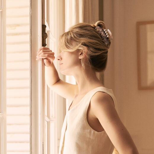 ALEXANDRE DE PARIS Christmas gift 2025 autumn and winter new colorful series jade beads large gripper imitation pearl shark clip G gray