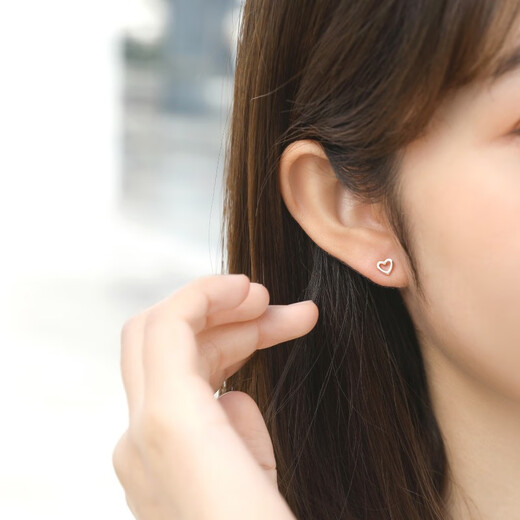 Chow Sang Sang 18K Color Gold Stud Earrings Mint Series Heart Shape Women’s Model 92794E Pricing