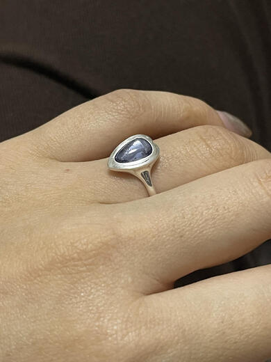 The love in the illustration is tanzanite color all-over silver matte designer palace antique silver ring, all-over 925 Hong Kong code 13-silver