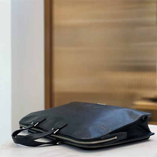 Second-hand 95 new Prada cross grain cowhide computer bag business men's portable briefcase luxury luggage 95 new black computer briefcase size 39*28*6