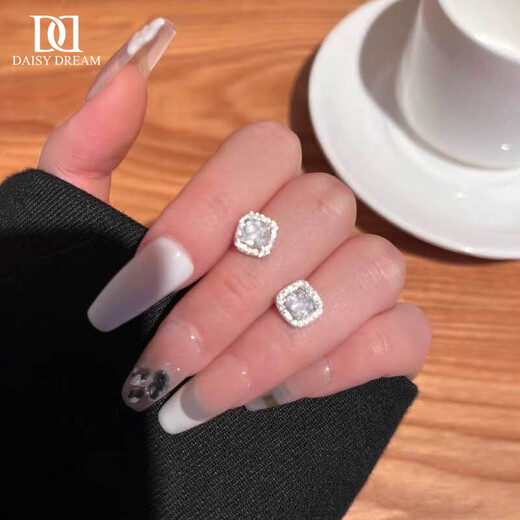 DAISY DREAMs999 Silver Needle Sugar Cube Earrings Exquisite and High-end Sensational Ear Hole Earrings Fashionable Earrings Niche Hot Style Simple Diameter About 0.9cm Small Sugar Cube 999 Silver Needle Earrings