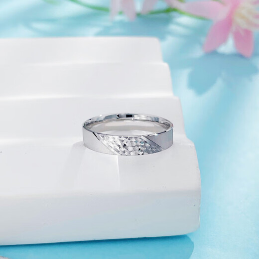 Laofu gold platinum ring imitation diamond geometric rhombus ring as a gift for your girlfriend as a gift, about 5.78g