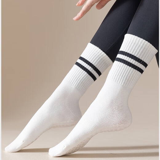 Yoga socks for women, non-slip Pilates mid-calf socks, summer and autumn professional fitness sports, sweat-absorbent, breathable, non-slip stockings, white non-slip socks, 2 pairs, one size fits all
