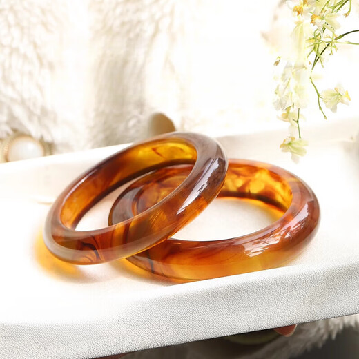 Mengdong quality amber bracelet, fashionable and simple design, natural chameleon, Myanmar Lingcao amber raw mineral beeswax bracelet, Lingcao amber 54 hand circumference