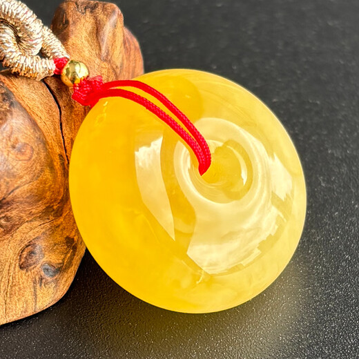 Yuzhi 1 item 1 certificate 1 shot natural raw ore Russian material chicken fat yellow beeswax safety buckle pendant for men and women 4.93g G5529 rare collection about 24*12 mm