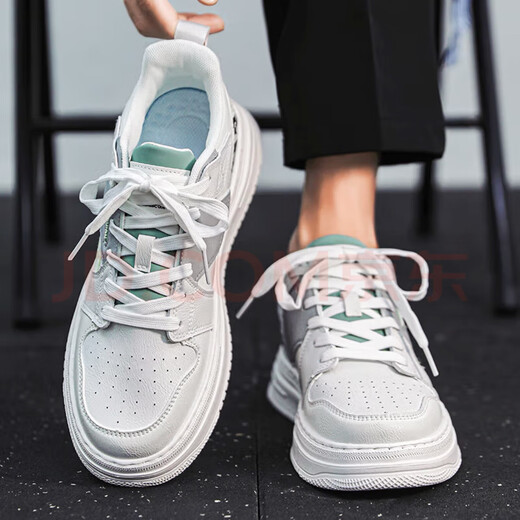 Huilirui shoes for men in autumn 2025 new versatile breathable casual flat shoes for students sports heightening little white trendy men's shoes 9195 white 42