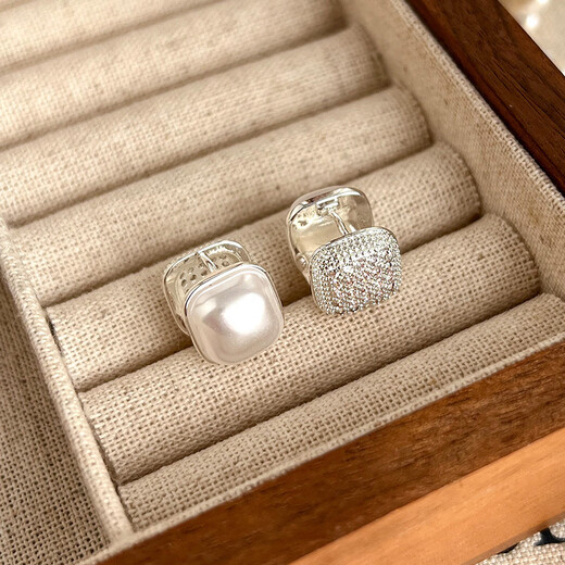 Idel Korean temperament fine glitter sugar cube imitation pearl earrings women's light luxury high-end earrings unique double-sided earrings E3782 fine glitter sugar cube earrings