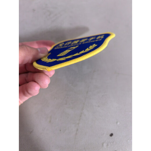 It is allowed to carry mobile phones. Factory and enterprise general position armbands. Job type armbands. Safety officer sleeves. Supervisor QC armbands. 5 pins can be invoiced.