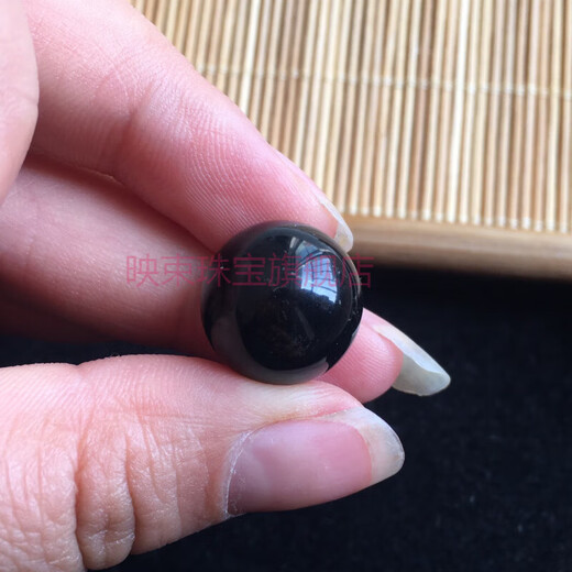 Yingshu Burmese amber single bead, Specifications15mm, shot in natural light, fidelity and naturalness