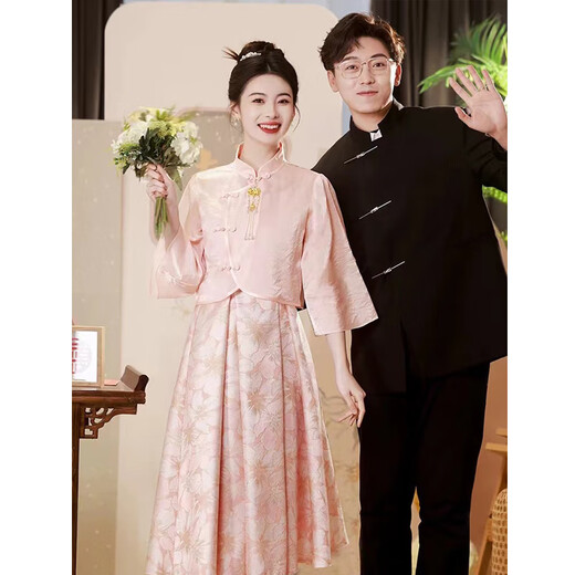 La nouvelle robe de fiançailles chinoise de Maxbeth pour les vêtements de toast Pink Cheongsam Pink's Pink pour les mariées avec une petite porte arrière pour hommes et une robe à manches longues pour les petites hommes (Jin Jin [Jin est égal à 0,5 kg]))