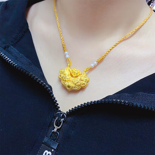 Chow Tai Fook gold pendant koi lock gold lotus braided necklace gold lock longevity lock bag girlfriend Valentine's Day gift black braided rope necklace contains 2 transfer beads