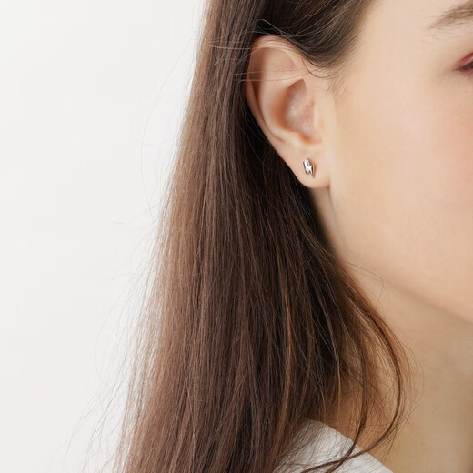 Chow Sang Sang Pt950 Platinum Stud Earrings Lightning Diamond Single Earrings 92121E Pricing