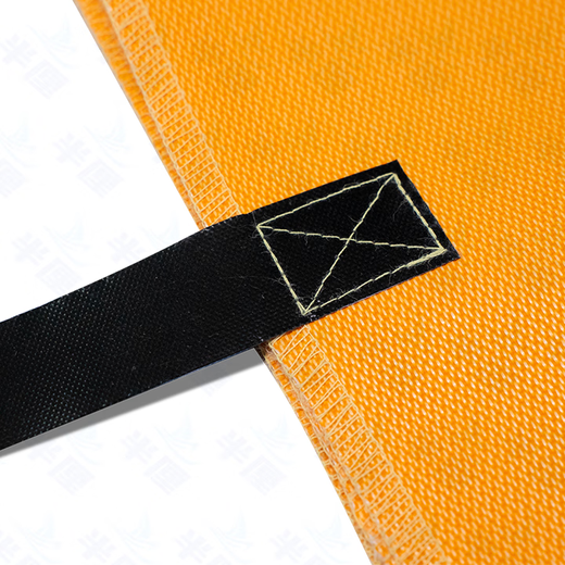 Half-centimeter fire blanket 1.2m*1.2m fiberglass national standard fire blanket fire protection industrial commercial kitchen home hotel office building fire escape heat insulation flame retardant high temperature resistant silicone fiberglass cloth 1.2m*1.2m