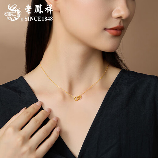 Lao Fengxiang 18K interlocking chain set for women, versatile necklace, fashion jewelry, Valentine's Day birthday gift for girlfriend and wife, 18K interlocking chain set, about 0.75g