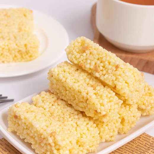 Nuts, peanuts, millet crisps, whole box of rice krispie treats, internet celebrity offices, nostalgic snacks to satisfy cravings, millet crisps 10 packs