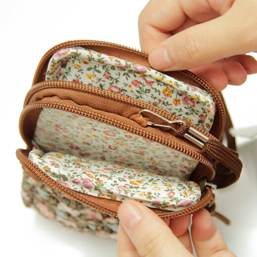 Cotton fabric mobile phone bag for mothers to carry mobile phone coins when shopping for groceries, vertical arm wrist zipper hanging neck mobile phone bag, black bottom red chrysanthemum XL size