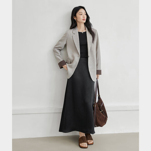 Dialogue (DUIBAI) high-intelligence modern contrasting color suit jacket for women 2026 spring new design commuting loose small suit light khaki M