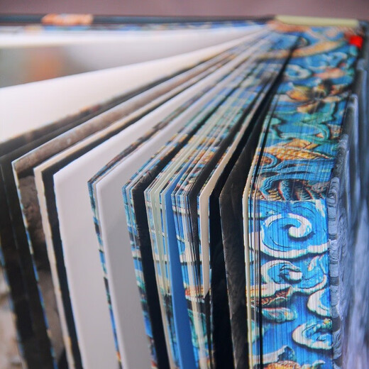 Shanxi Cultural Expo Calendar 2026 Three Carvings of Ancient Buildings carefully selects the most representative brick carvings, stone carvings, and wood carvings in Shanxi ancient buildings. One scene per day, one carving, and one scene.