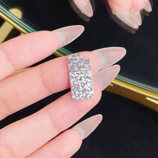 China Gold (CHINA GOLD) platinum pendant pt950 Ping An Wu Shi brand Xiangyun pendant is a birthday gift for your boyfriend and husband. Ping An Wu Shi brand is about 5.27g