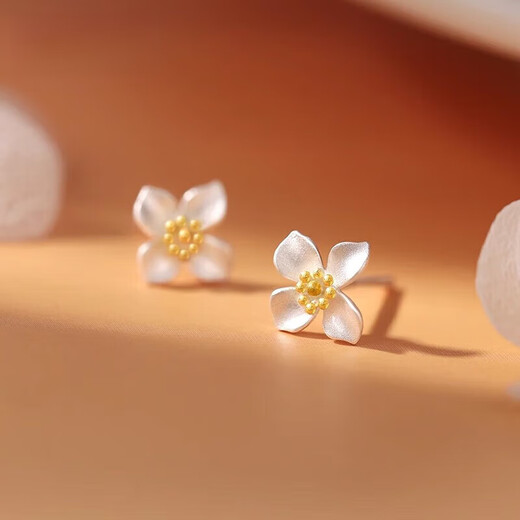 Chow Tai Fook s999 pure silver gardenia earrings for women sterling silver earrings Chinese Valentine's Day niche female birthday gift best friend earrings seven pure silver simple four-leaf clover earrings brand gift box