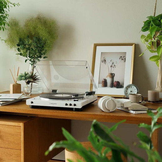 Audio-Technica AT-LP60X TOP vinyl record player retro record player fever gramophone LP belt vinyl player home record player annual party New Year's Day gift Valentine's Day white suit AT-LP60X white good sound quality speaker suit