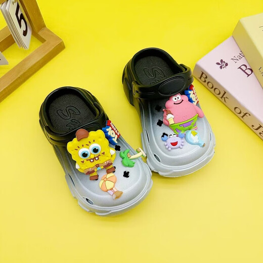 Children's Crocs Girls Summer Style 2025 New Kuromi Girls Beach Baotou Sandals Anti-Slip Parent-child Slippers Gradient Black and White SpongeBob SquarePants Size 30-31 (Inner Length 19.5cm)