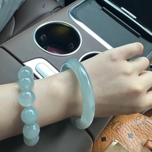 Menbin Lao Fenghuang Gold Store Ice Nuo Jade Jade Bracelet White Moonlight Jade Bracelet Glowing Green Girl Jadeite Lao Fengxiang Bing Nuo 8mm to gather wealth in the Year of the Snake Lao Fengxiang 56 ring mouth suitable for 90-106 Jin Jin is equal to 0.5 kg