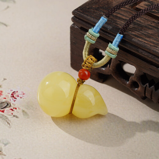 The Potala Palace's unique beeswax gourd pendant, Sichuan material, Nanhong text, playing with disks, pendant, men's and women's birthday gifts for boyfriends