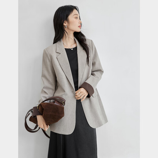 Dialogue (DUIBAI) high-intelligence modern contrasting color suit jacket for women 2026 spring new design commuting loose small suit light khaki M
