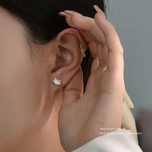 YKINCASL Old Phoenix Pure Silver 9999 Cat Super Flash Earrings Pure Silver Temperament Simple Earrings Ear Hole Feeling Light Luxury Style Pure Silver Cat Pair + Gift Box Lao Fengxiang Same Style