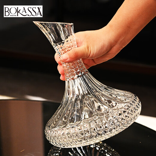 Xiangxing European luxury high-end crystal glass with lid rotating tumbler red wine decanter bottle shaker decanter Shenghui style decanter