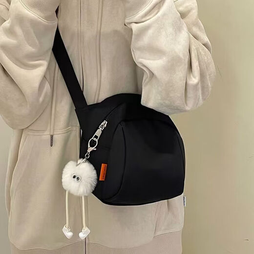 High-looking niche design small bag for women 2025 new trendy shell bag, lightweight and versatile, large capacity crossbody bag, black